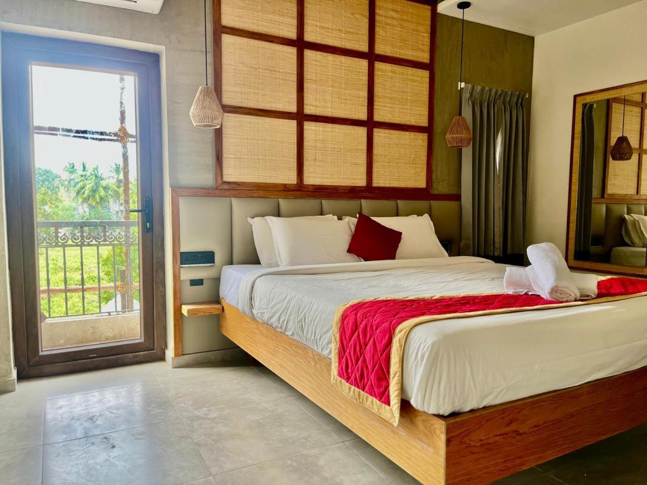 Hotel Castle Manor - Auroville Beach ปอนดิเชอรี ภายนอก รูปภาพ