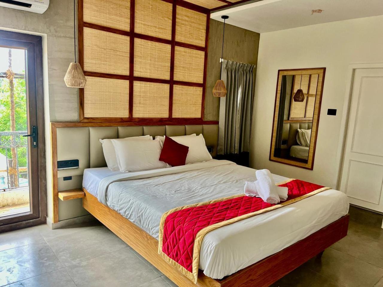Hotel Castle Manor - Auroville Beach ปอนดิเชอรี ภายนอก รูปภาพ